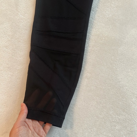 Lululemon size 8 Wunder Under mesh leggings. - Picture 5 of 11